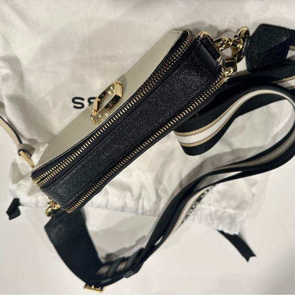 The Marc Jacobs Snapshot CrossBag. White & Gold Color . - Picture 2 of 10